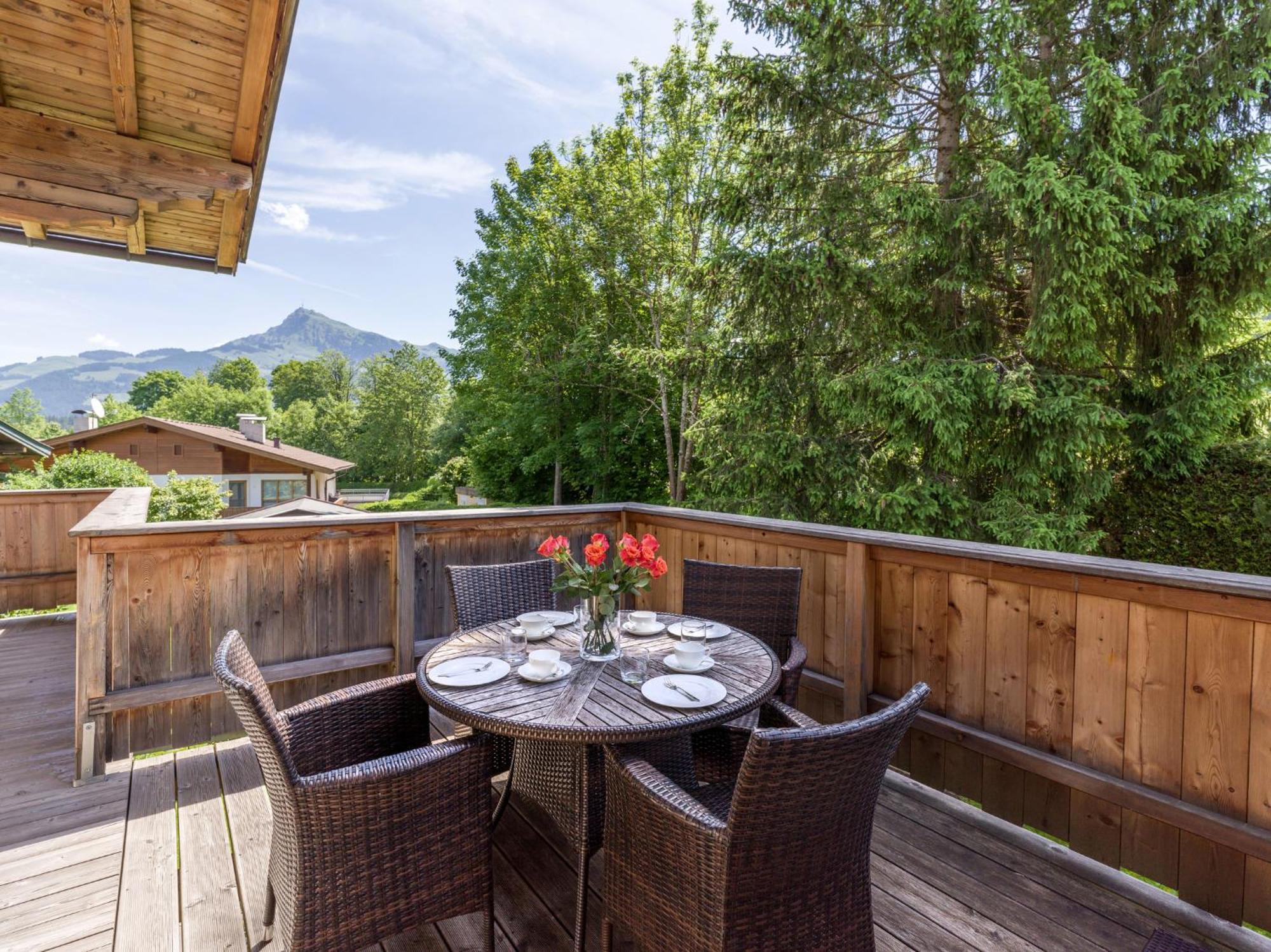 Landhaus Kitzhorn Appartement Hahnenkamm - By Nv-Appartements 基茨比厄尔 外观 照片